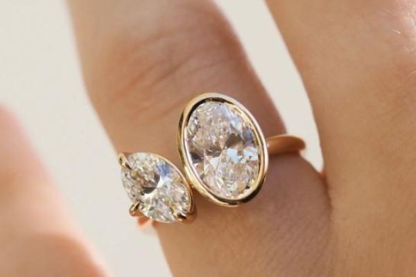 Toi et Moi Emerald Ring | Elegant Two-Stone Designs