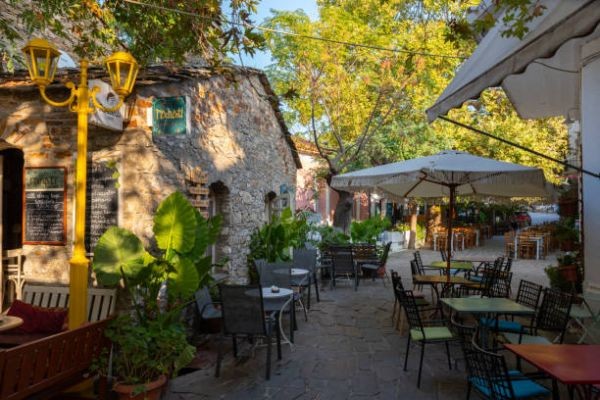 Peaceful Cafes in Varanasi - Minimalist Hotels