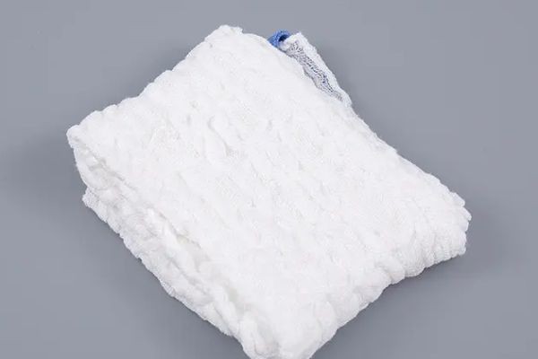 How to Choose the Right Surgical Lap Sponge: Comparing 4-Ply, 6-Ply, 8-Ply, and 12-Ply Options