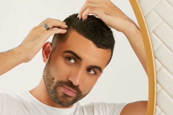 من الفراغات إلى الكثافة: زراعة الشعر في الرياض