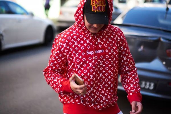 Supreme Tracksuit Set: The Ultimate Blend of Style and Comfort