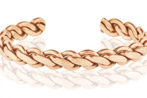 The Copper Bracelet with Magnets Phenomenon Nobody Explained Properly