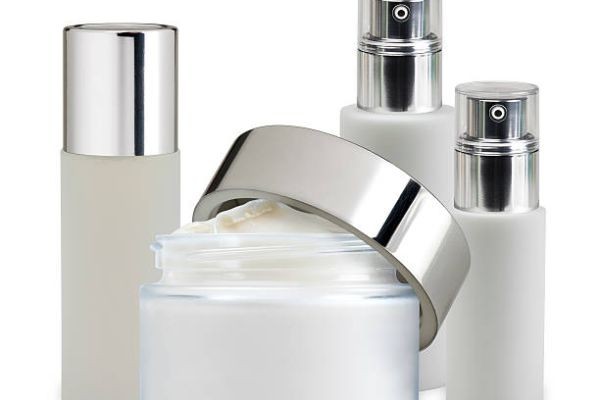 Glass Cosmetic Bottle Market Insights on Key Manufacturers and Competitive Positioning