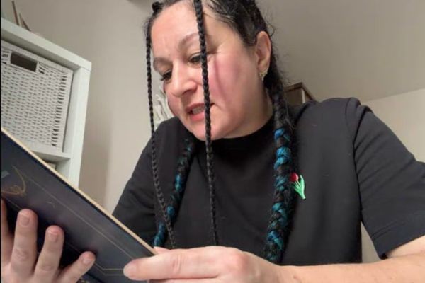 О поисках наставника в литературном творчестве говорили на шестом онлайн-квартирнике проекта «Языковая арт-резиденция. Музыка слова»....