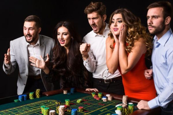 Od slotów po ruletkę: pełna oferta Kasyno Online