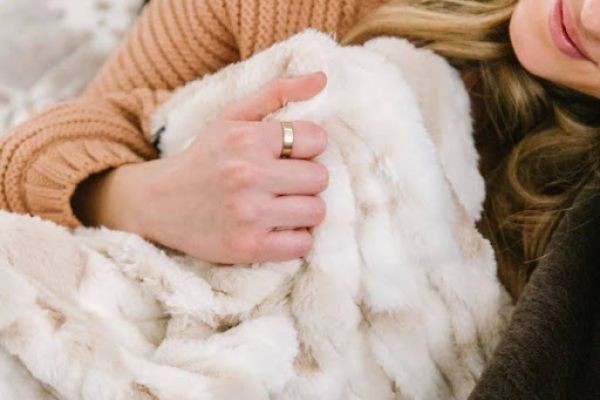 How To Pair Couch Throw Blankets With Your Sofa’s Color Palette