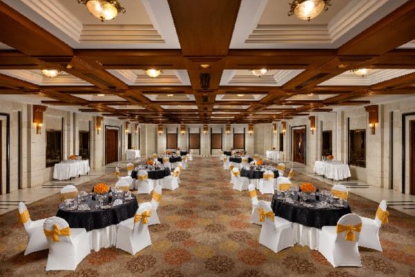 Destination Wedding Venues Near Delhi Offering Spacious Wedding Banquet Halls