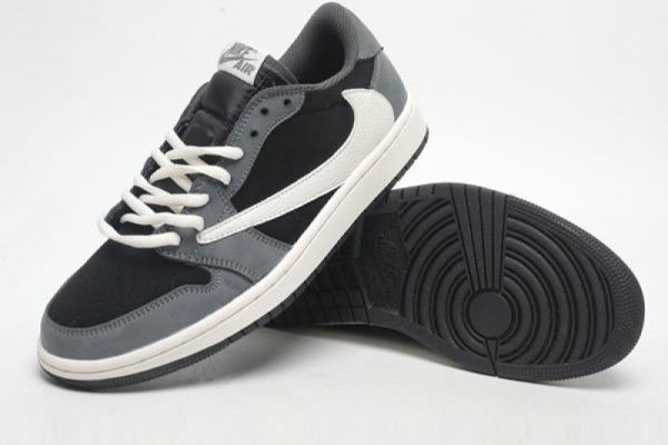 เลือกซื้อรองเท้า Nike Zoom Vomero และ Nike Travis Scott ที่ Sports Shop ใกล้คุณ