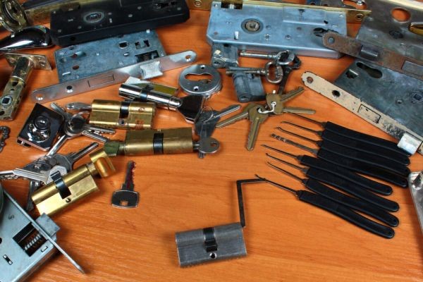 Dubai Locksmith Services for Key Making, Repair & Replacement