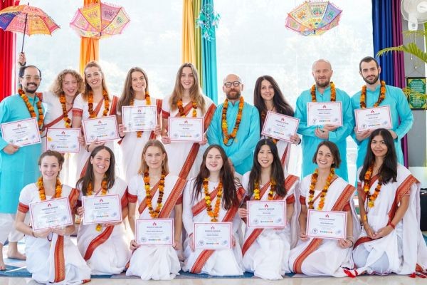 Corsi di Yoga: Un Percorso Completo di Benessere per Corpo, Mente e Spirito