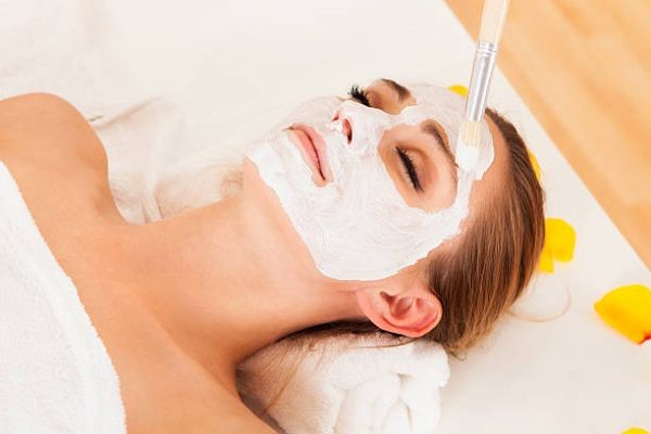 رحلة تجديد خلايا الوجه بتقنيات علاجية متطورة