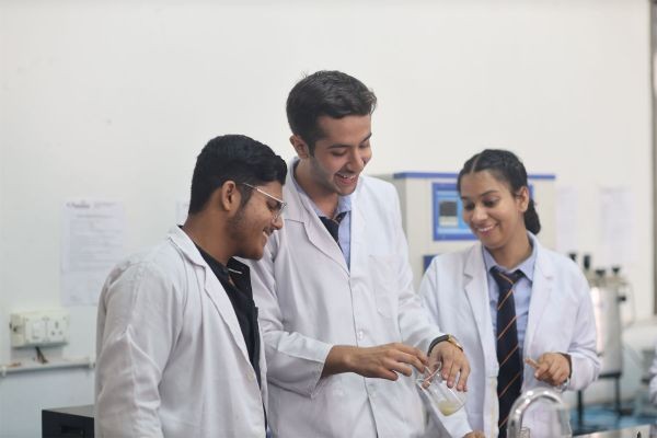 D Pharma Colleges in Dehradun: Build a Successful Pharmacy Career with Quantum University