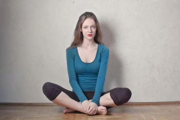 Sitting on Crossed Legs: A Complete Guide to Comfort, Flexibility, and Mindfulness