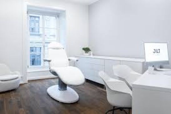 Paradeplatz Hyaluron: Die Kunst der subtilen Verjüngung