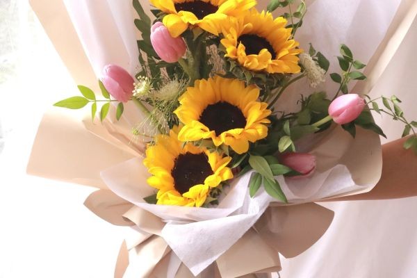 Condolence Flowers old klang road