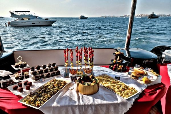 The Complete Guide to Yacht Catering Service Dubai for Private and Corporate Events