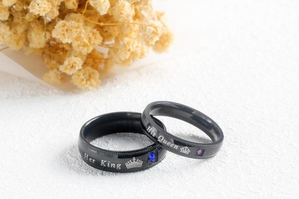 Where to Wear Engagement Rings