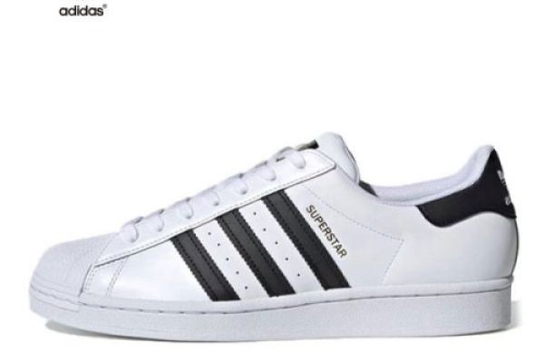 เทรนด์สนีกเกอร์ยอดฮิต เลือกคู่ไหนดี?