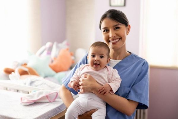 Who Needs Nurse for Newborns at Home in Dubai