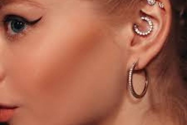 Artistic Ear Piercing Studios in Dubai: A Guide to Creative and Modern Ear Styling