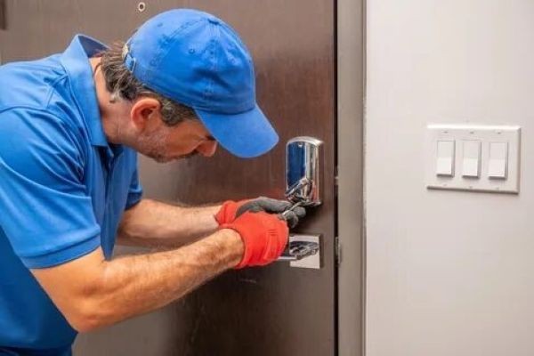 How Professional Locksmiths Keep Your Home and Business Secure