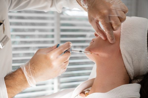 حشوات الجلدية: اللمسة السحرية لإطلالة العيد والمناسبات في دبي