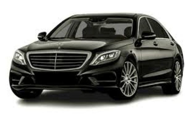 Benefits of Hiring Chauffeur Service Chicago for Business Travel