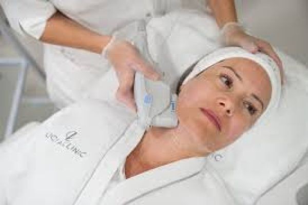 Surgical vs Non-Surgical Neck Lift in Dubai: Which One is Right for You?