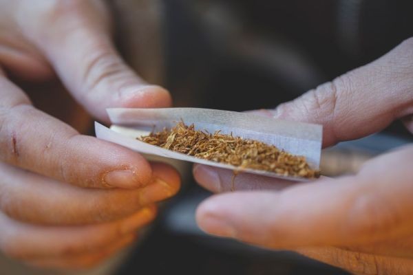 Why Does My Rolled Cigarette Keep Going Out And How to Fix It