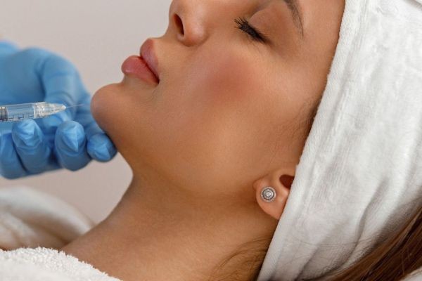 Jawline fillers in Dubai: Is This Treatment Right for You?