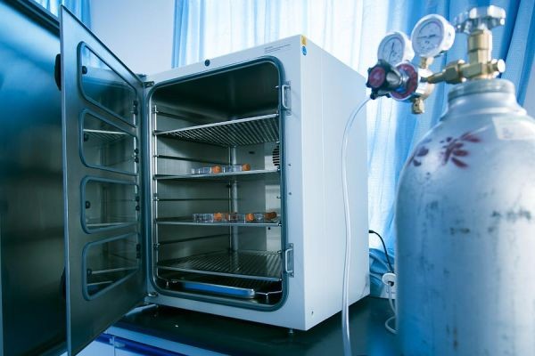 Carbon Dioxide (CO₂) Incubator Market Growth Highlights Carbon Dioxide Incubator Uses Driving Research Efficiency Gains