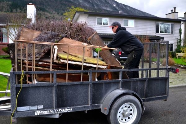 Why Trash Cleanout Services Are Essential for Modern Homes and Businesses