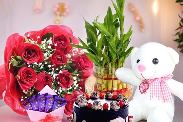 Anniversary Gifts Online: Send Anniversary Gifts to India for Every Relationship