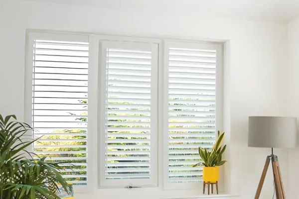 How Does Plantation Shutter Control Light?