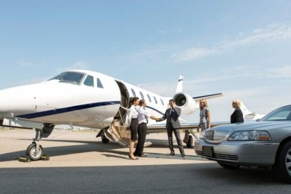 How Airport Limousine Service Enhances Executive Travel Experience?