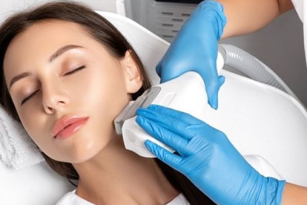 Laser Hair Removal in Dubai vs Traditional Hair Removal Methods: Which One Is Better?