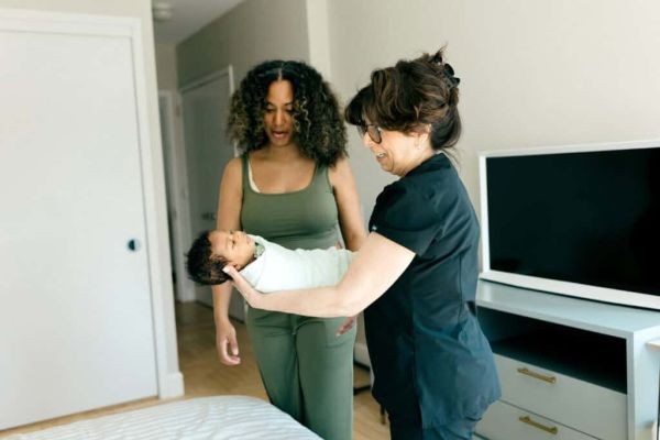 How Professional Newborn Care Improves Early Parenting Experience