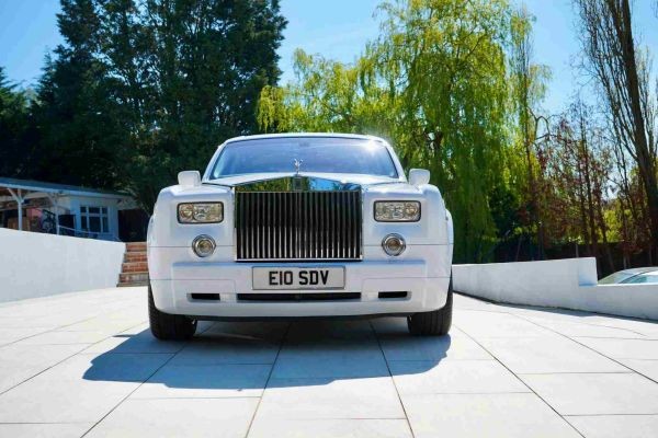 Choosing the Perfect Luxury Wedding Car