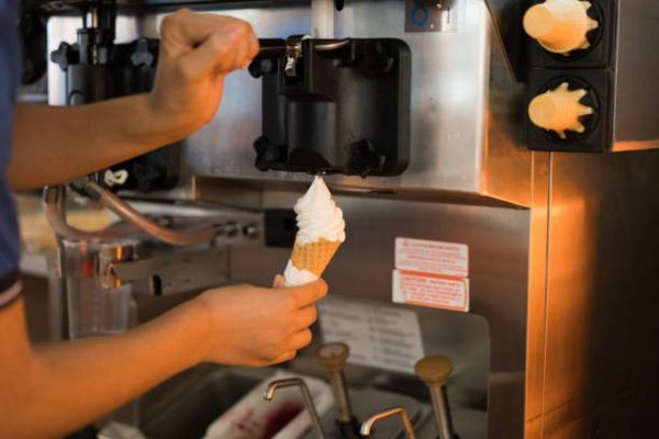 How to Choose the Right Appliance for Frozen Desserts?