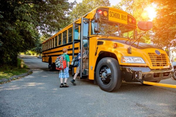 How to Choose the Right Vehicle for School Trips