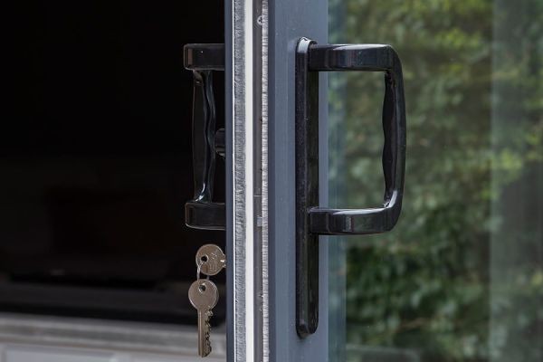 Signs You Need Expert Door Lock Change Services