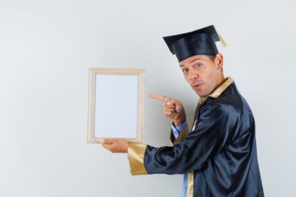 What Mistakes Should You Avoid When Buying Graduation Picture Frames?