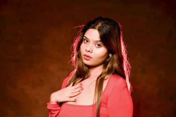 Escape worries and meet up with a truly kind and gorgeous woman through Pune escort service