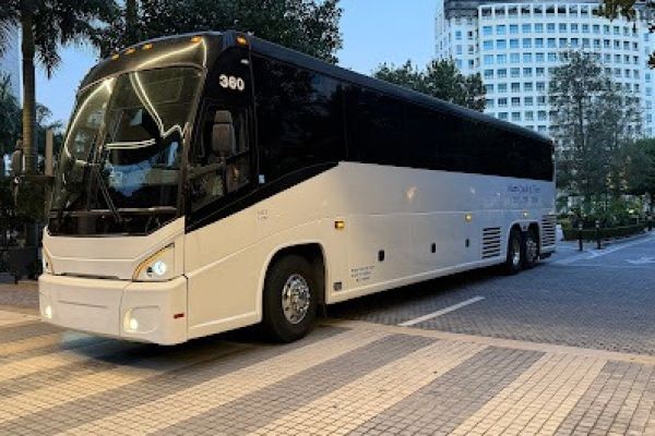 Enjoy Every Journey with Bus Rental Lake Worth for Comfortable Group Travel