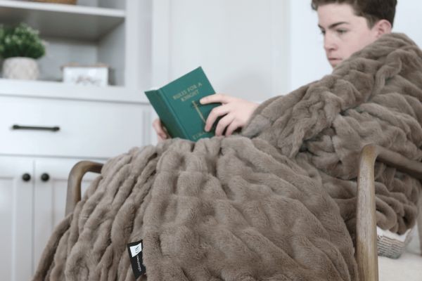 Finding the Right Throw Blankets for Couch Comfort