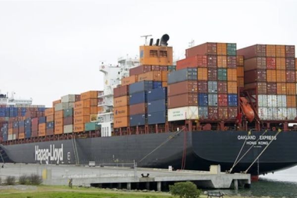What Are the Benefits of Sea Cargo from UK to Pakistan Today?