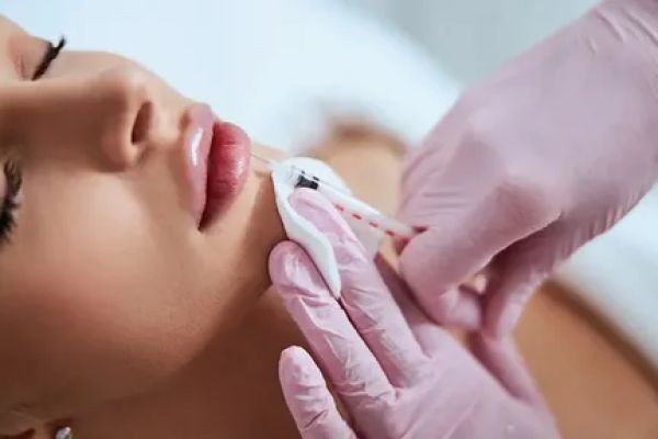 Dermal Fillers in Dubai: Achieve Natural Facial Balance