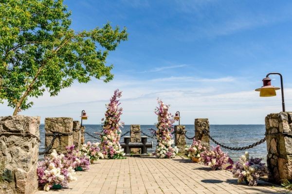 How a Full Service Wedding Planning Package Saves You 100+ Hours of Planning