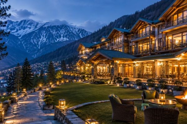 What Should Couples Expect from Luxury Resorts in Manali?