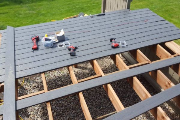 Top Benefits of Choosing a Local Deck Construction Service Near You